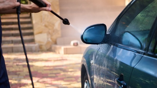 auto reinigen met hogedrukreiniger